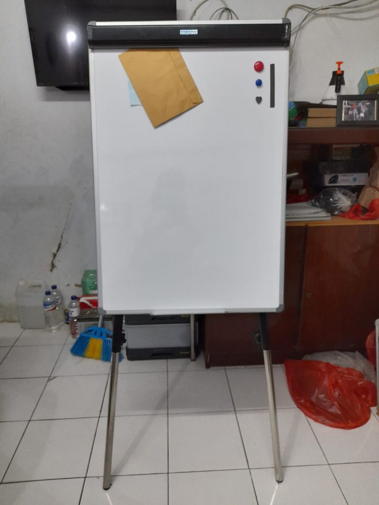 Flip Chart kaki 3 sakana Baru